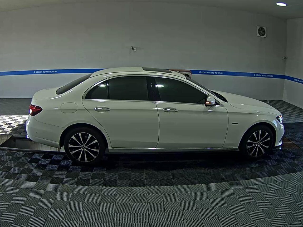 MERCEDES-BENZ E-CLASS (5TH GEN) E300e 4MATIC EXCLUSIVE 2021 - zdjęcie 4