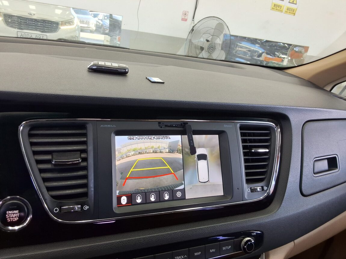 KIA THE NEW CARNIVAL HI-LIMOUSINE 7-SEATER DIESEL PRESIDENT 2019 - zdjęcie 19