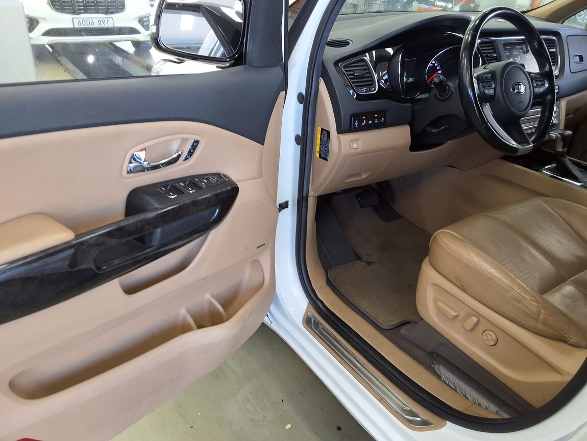 KIA THE NEW CARNIVAL HI-LIMOUSINE 7-SEATER DIESEL PRESIDENT 2019 - zdjęcie 10