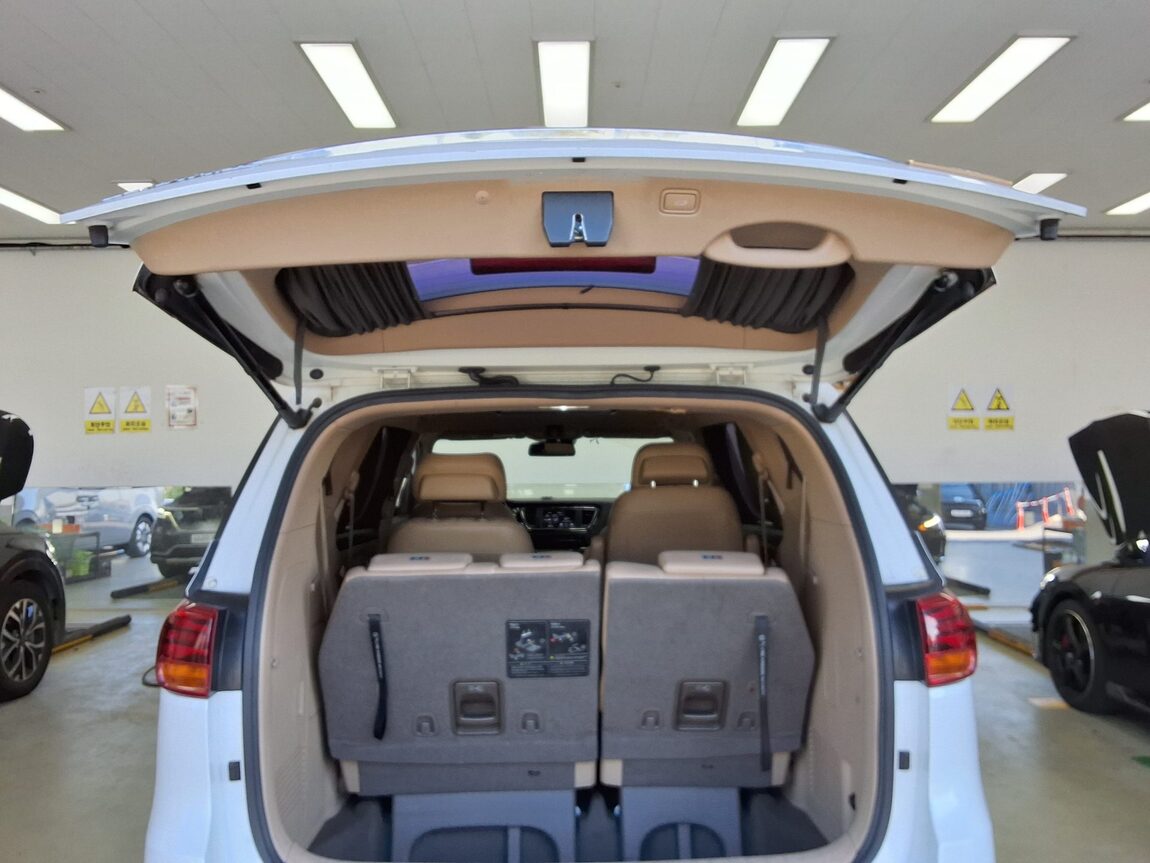 KIA THE NEW CARNIVAL HI-LIMOUSINE 7-SEATER DIESEL PRESIDENT 2019 - zdjęcie 15
