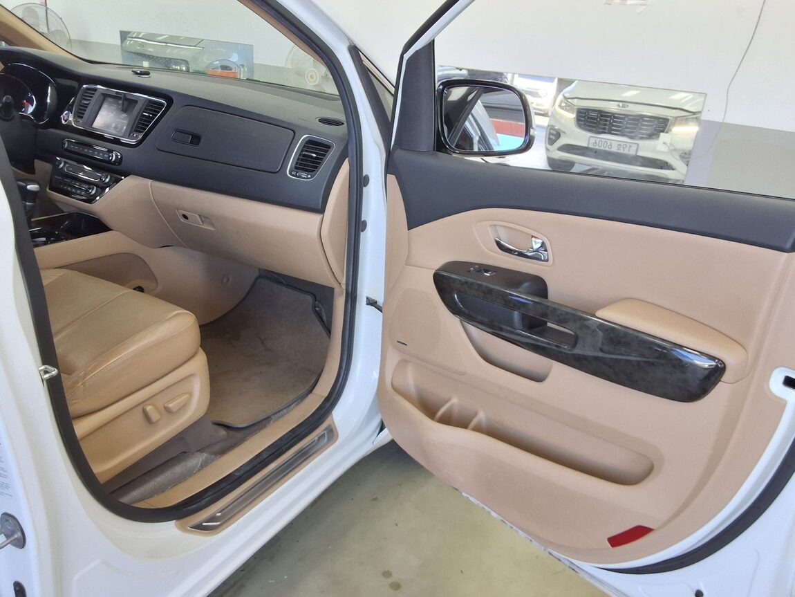 KIA THE NEW CARNIVAL HI-LIMOUSINE 7-SEATER DIESEL PRESIDENT 2019 - zdjęcie 14