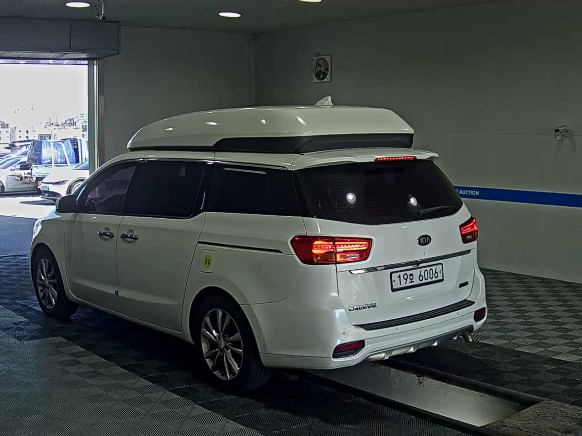 KIA THE NEW CARNIVAL HI-LIMOUSINE 7-SEATER DIESEL PRESIDENT 2019 - zdjęcie 6