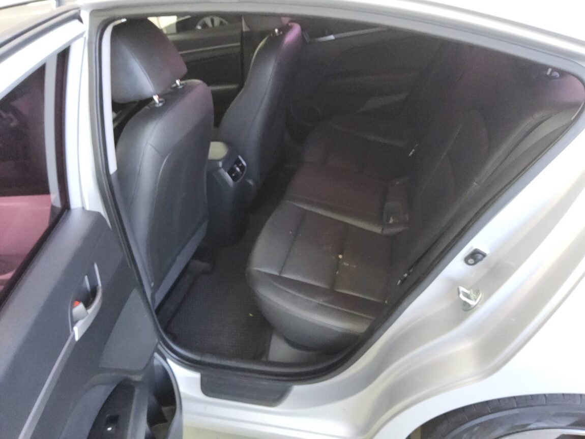 HYUNDAI AVANTE AD 1.6 GDi SMART 2016 - zdjęcie 12