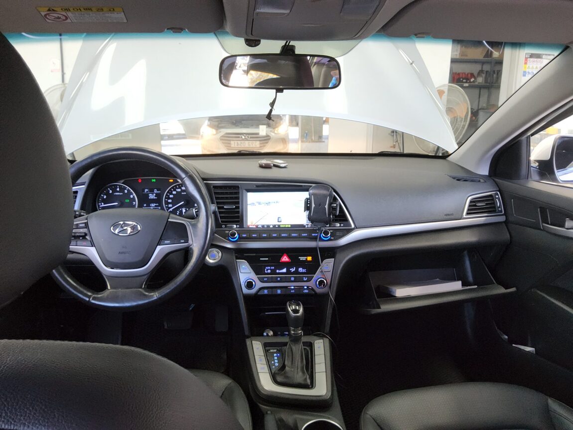 HYUNDAI AVANTE AD 1.6 GDi SMART 2016 - zdjęcie 11