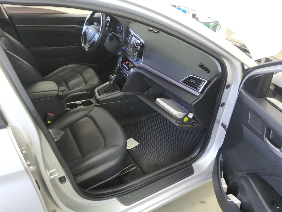 HYUNDAI AVANTE AD 1.6 GDi SMART 2016 - zdjęcie 14