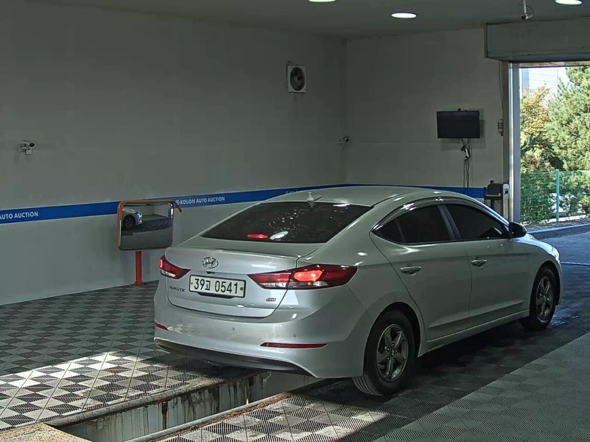 HYUNDAI AVANTE AD 1.6 GDi SMART 2016 - zdjęcie 5