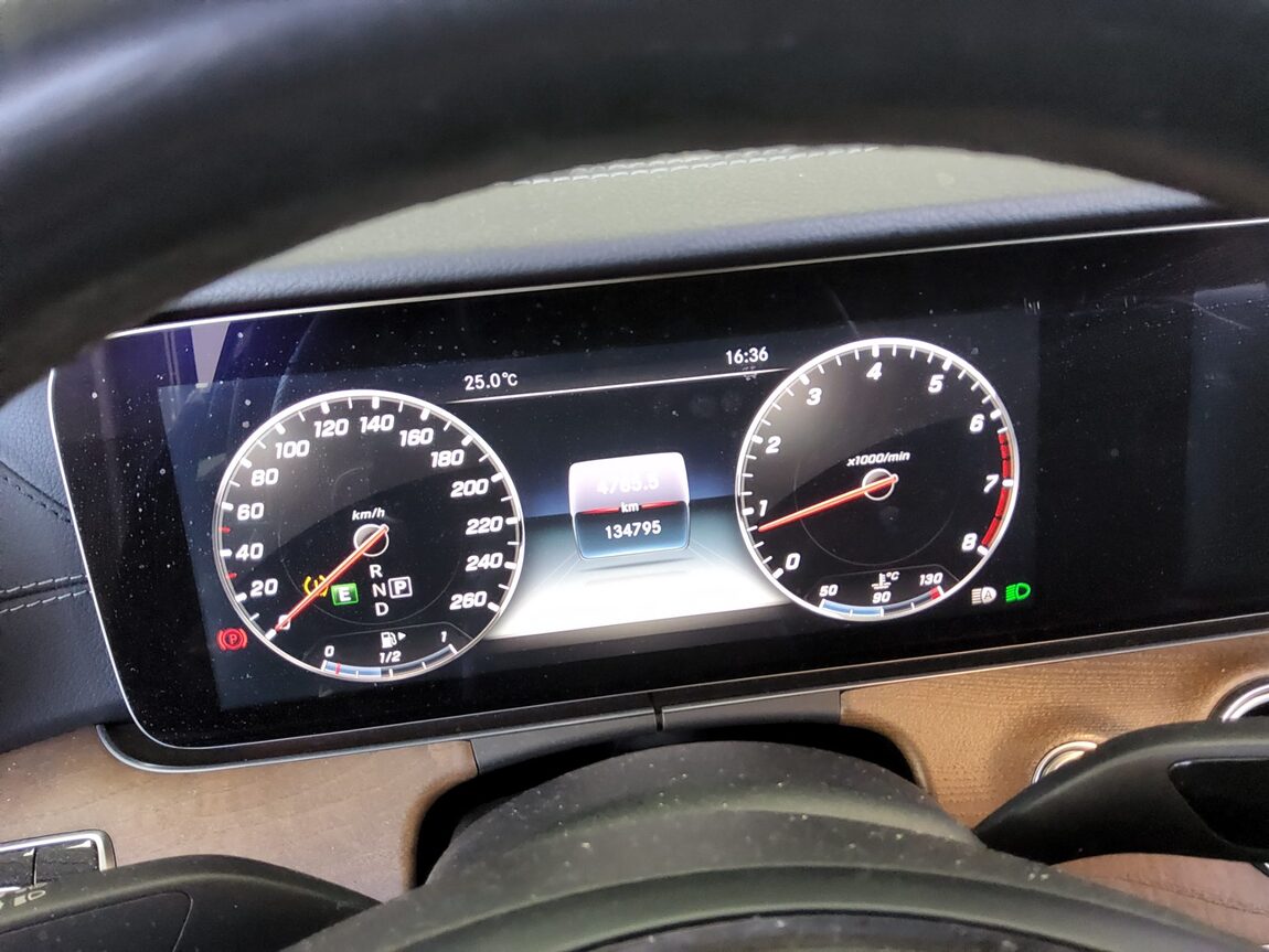 MERCEDES-BENZ E-CLASS (5TH GEN) E300 EXCLUSIVE 2018 - zdjęcie 9