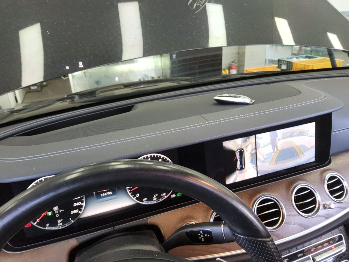 MERCEDES-BENZ E-CLASS (5TH GEN) E300 EXCLUSIVE 2018 - zdjęcie 17