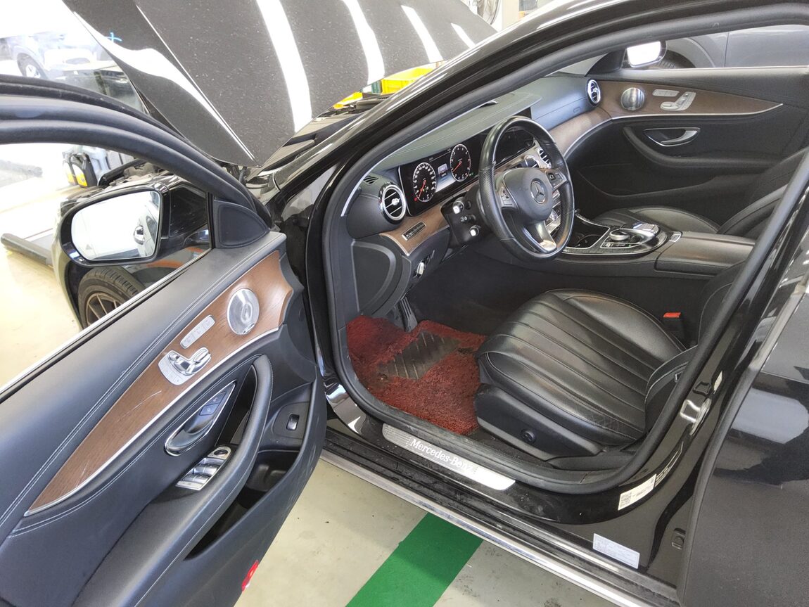 MERCEDES-BENZ E-CLASS (5TH GEN) E300 EXCLUSIVE 2018 - zdjęcie 10