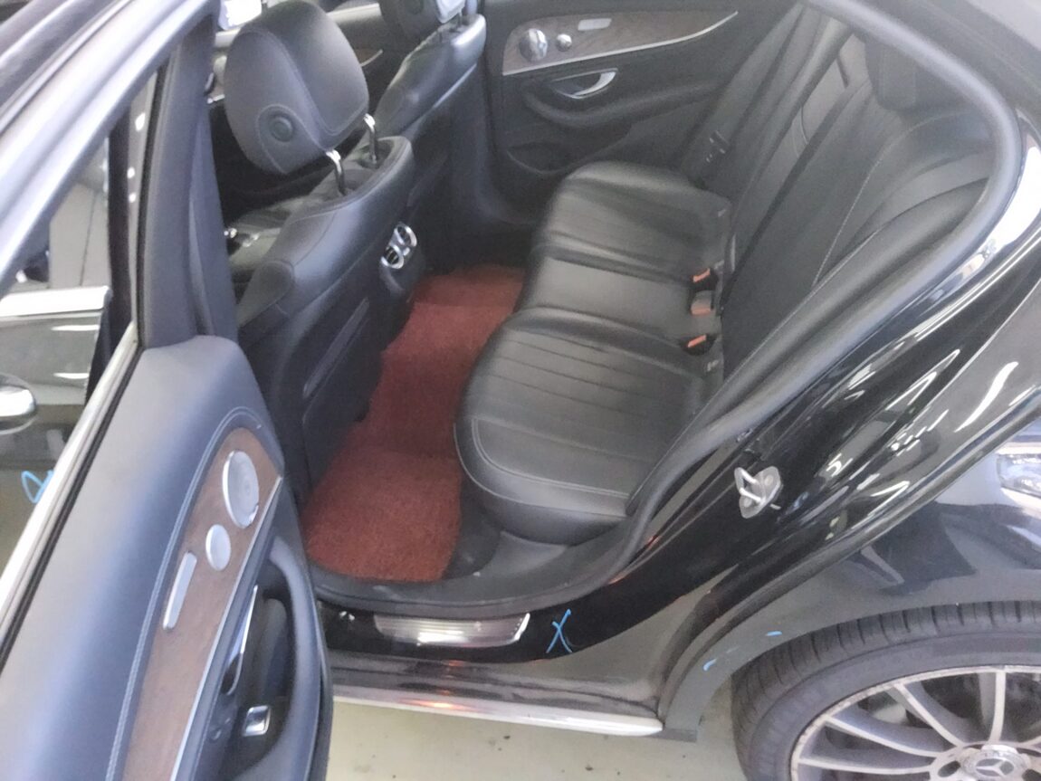 MERCEDES-BENZ E-CLASS (5TH GEN) E300 EXCLUSIVE 2018 - zdjęcie 12