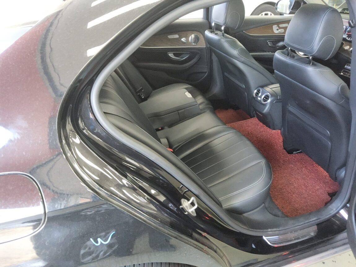 MERCEDES-BENZ E-CLASS (5TH GEN) E300 EXCLUSIVE 2018 - zdjęcie 13