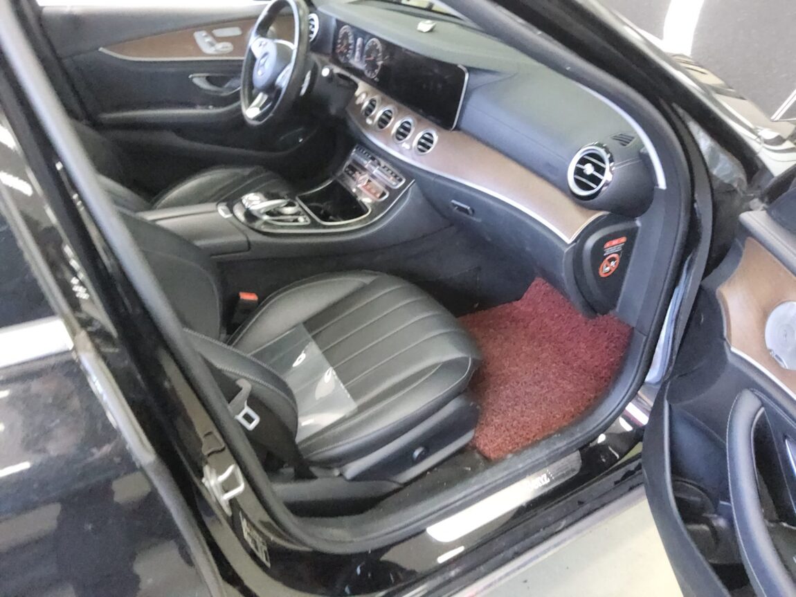 MERCEDES-BENZ E-CLASS (5TH GEN) E300 EXCLUSIVE 2018 - zdjęcie 14