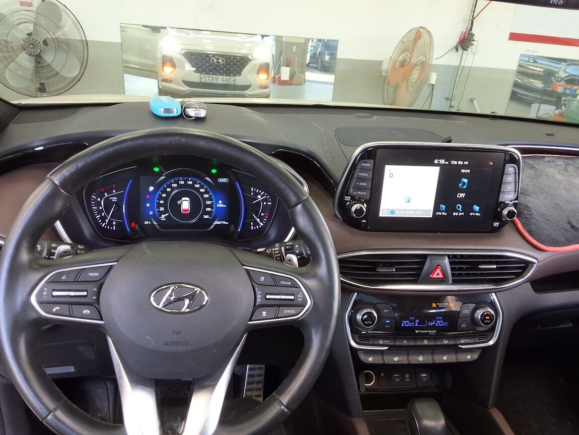 HYUNDAI SANTA FE (TM) R2.2 2WD INSPIRATION 2019 - zdjęcie 17