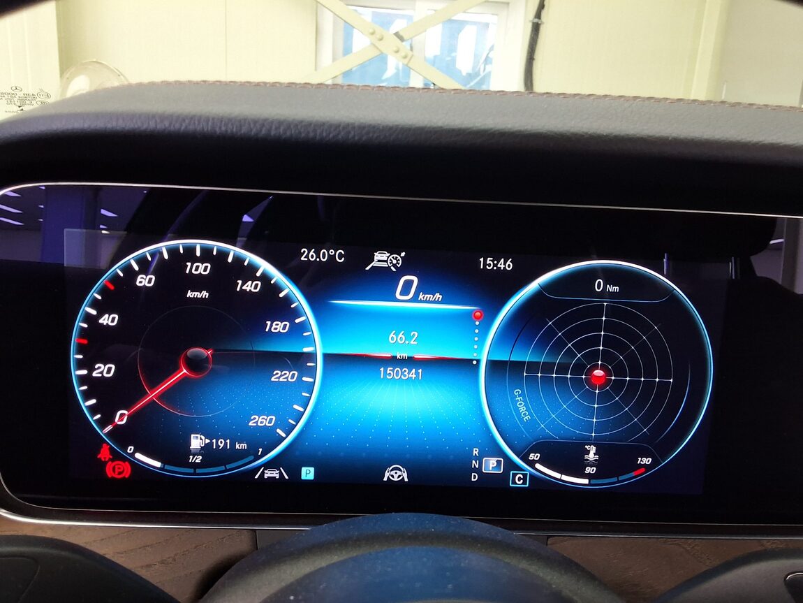 MERCEDES-BENZ E-CLASS (5TH GEN) E220d 4MATIC EXCLUSIVE 2021 - zdjęcie 10