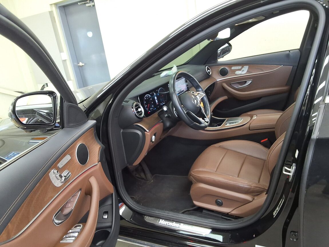 MERCEDES-BENZ E-CLASS (5TH GEN) E220d 4MATIC EXCLUSIVE 2021 - zdjęcie 11