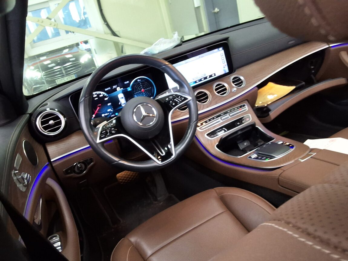 MERCEDES-BENZ E-CLASS (5TH GEN) E220d 4MATIC EXCLUSIVE 2021 - zdjęcie 12