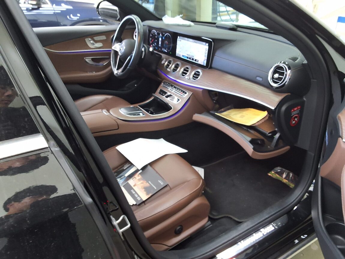 MERCEDES-BENZ E-CLASS (5TH GEN) E220d 4MATIC EXCLUSIVE 2021 - zdjęcie 15