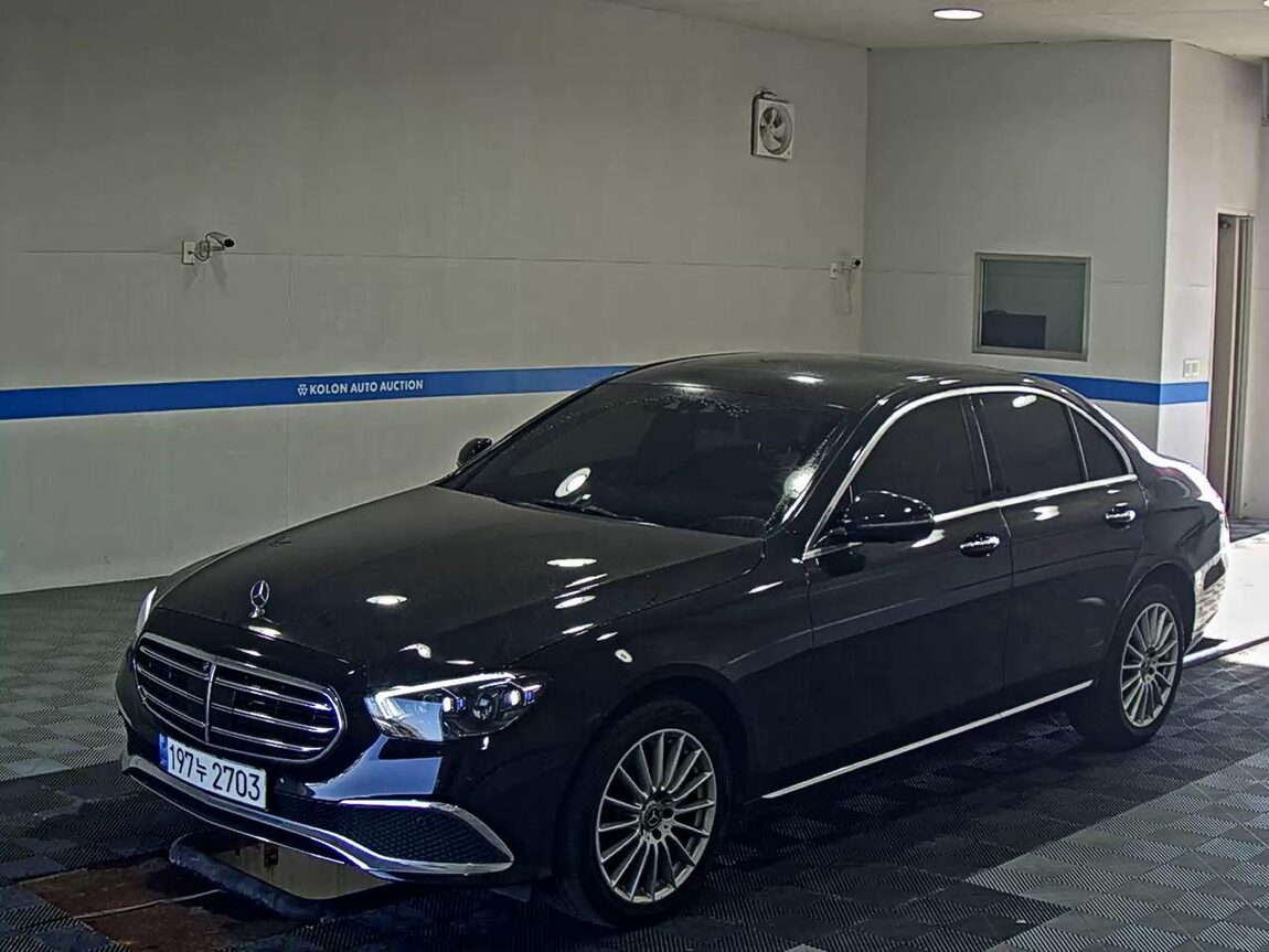 MERCEDES-BENZ E-CLASS (5TH GEN) E220d 4MATIC EXCLUSIVE 2021 - zdjęcie 2