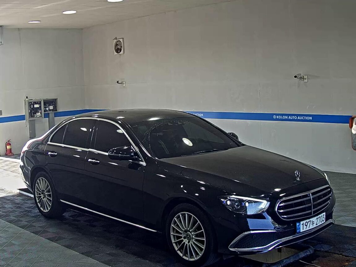 MERCEDES-BENZ E-CLASS (5TH GEN) E220d 4MATIC EXCLUSIVE 2021 - zdjęcie 3
