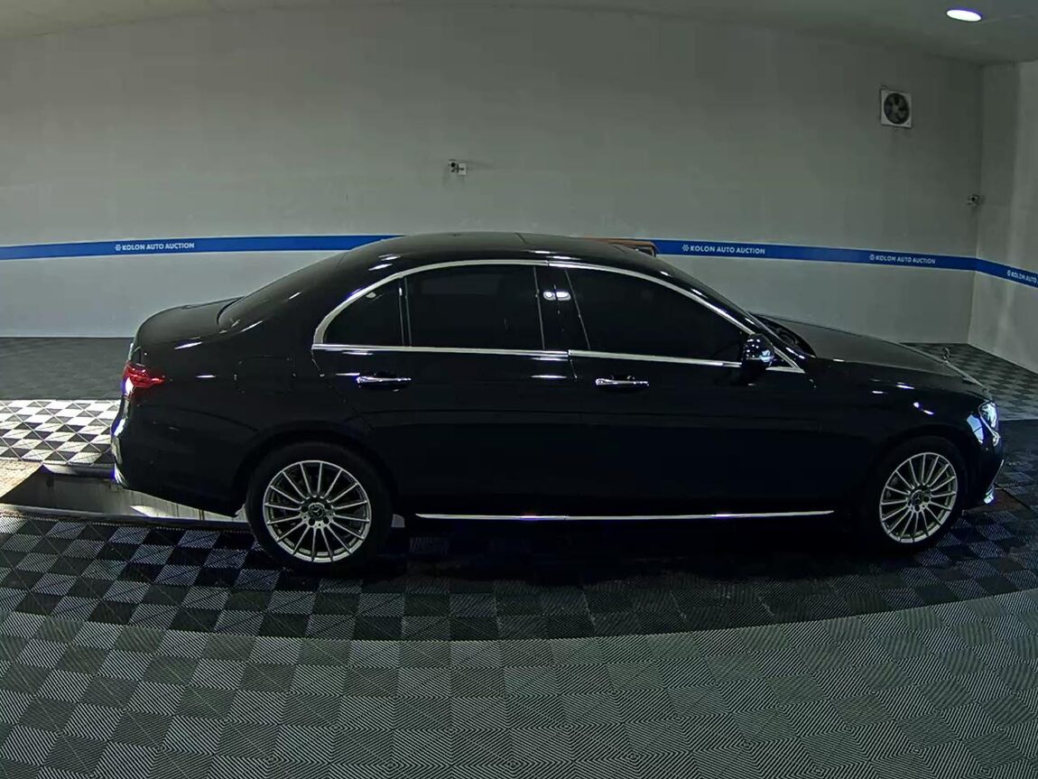 MERCEDES-BENZ E-CLASS (5TH GEN) E220d 4MATIC EXCLUSIVE 2021 - zdjęcie 4