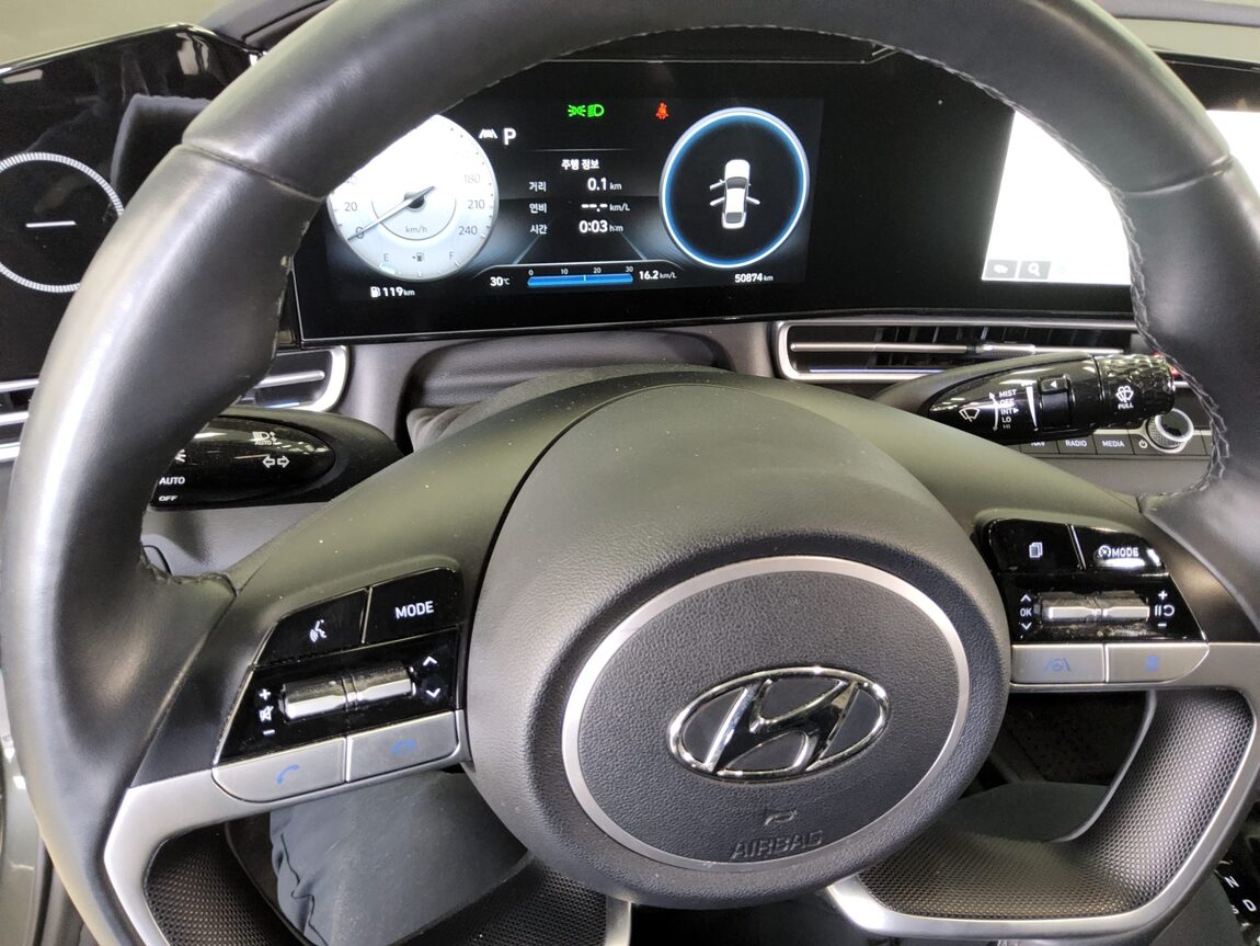 HYUNDAI AVANTE (CN7) 1.6 GASOLINE INSPIRATION 2023 - zdjęcie 17
