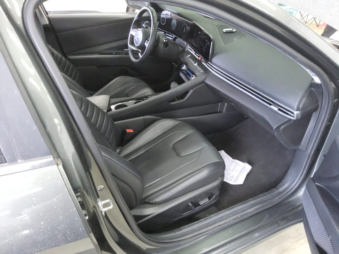 HYUNDAI AVANTE (CN7) 1.6 GASOLINE INSPIRATION 2023 - zdjęcie 14