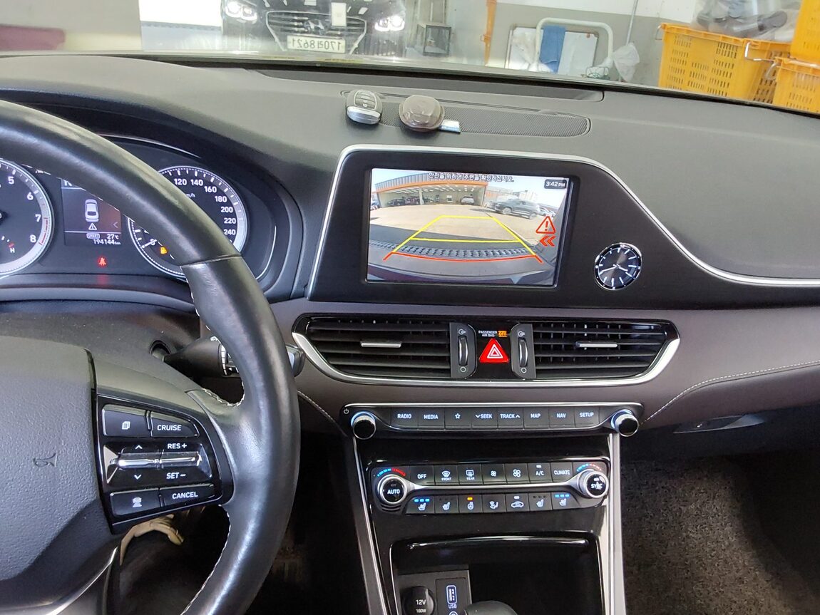 HYUNDAI GRANDEUR IG 2.4 GDi PREMIUM 2019 - zdjęcie 17