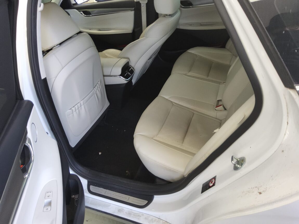 HYUNDAI THE NEW GRANDEUR IG HYBRID 2.4 HEV LE BLANC 2023 - zdjęcie 12