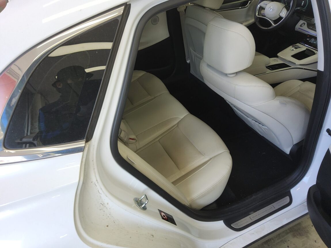 HYUNDAI THE NEW GRANDEUR IG HYBRID 2.4 HEV LE BLANC 2023 - zdjęcie 13