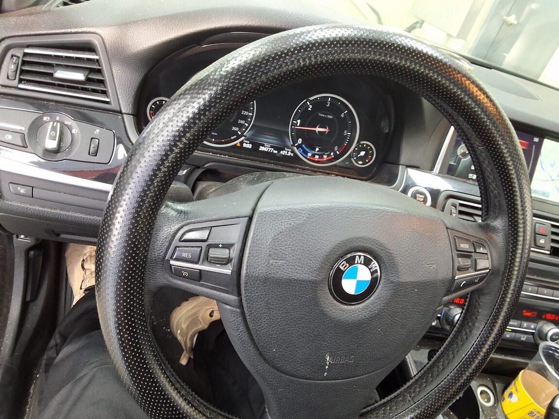 BMW 5 SERIES (6TH GEN) 520d xDRIVE 2014 - zdjęcie 23
