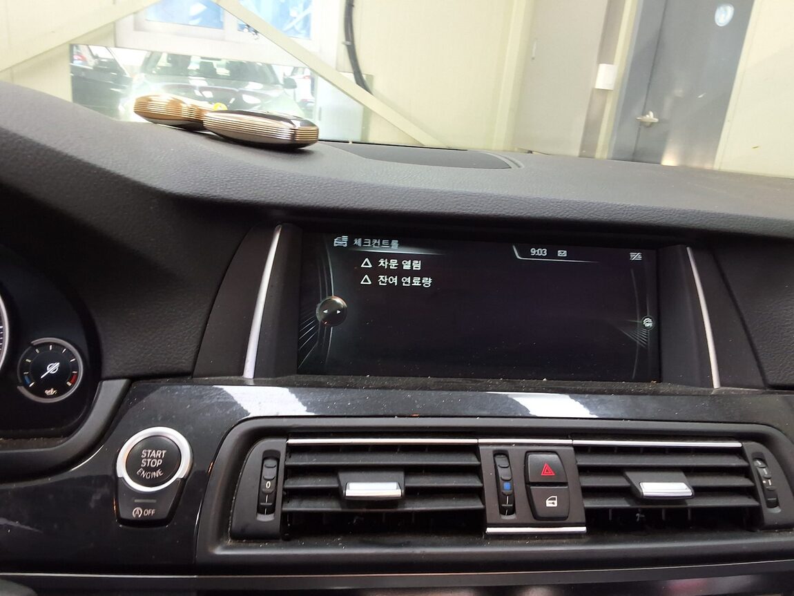 BMW 5 SERIES (6TH GEN) 520d xDRIVE 2014 - zdjęcie 27