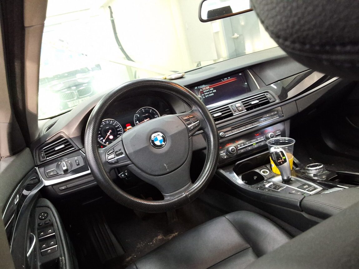 BMW 5 SERIES (6TH GEN) 520d xDRIVE 2014 - zdjęcie 12