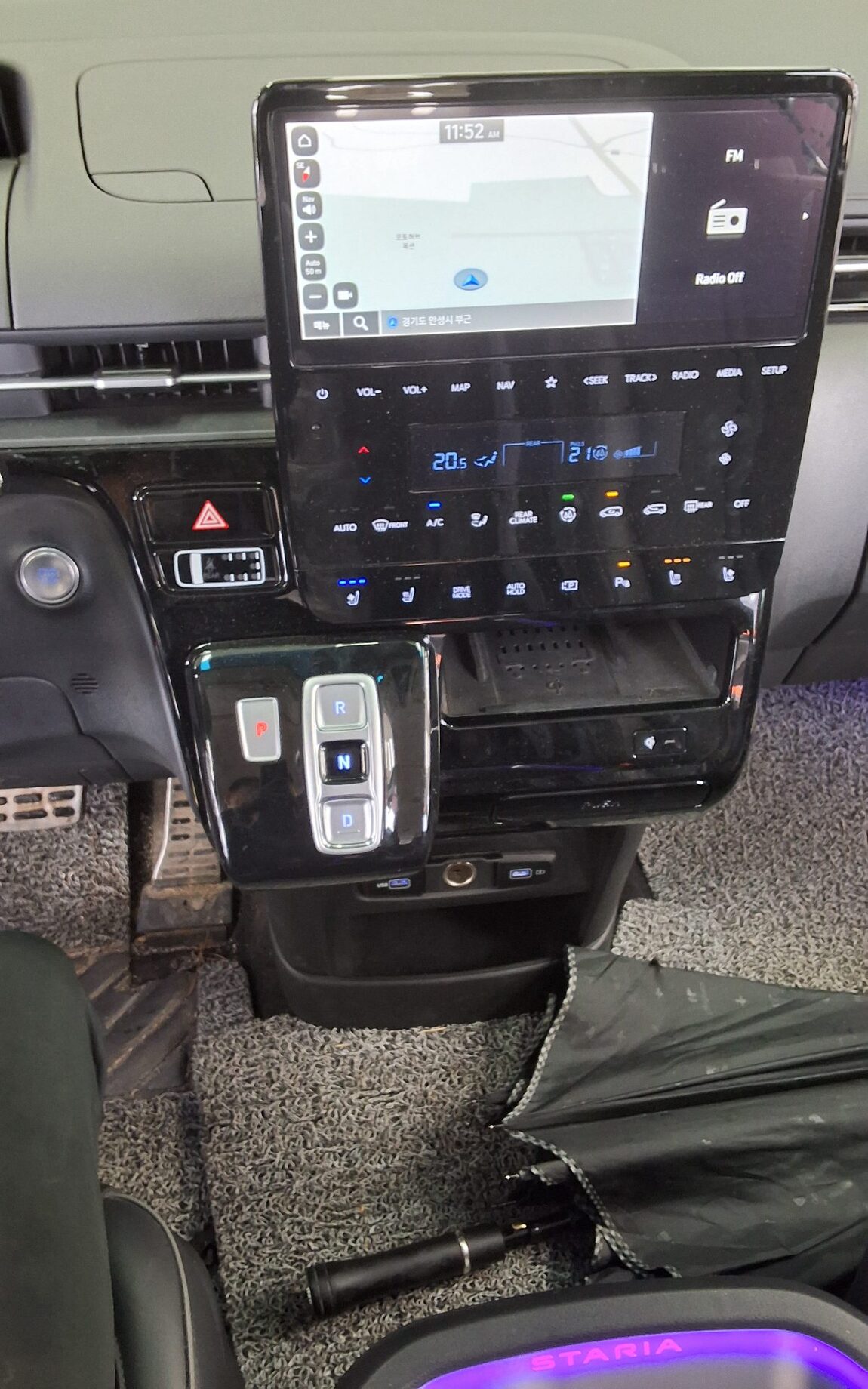 HYUNDAI STARIA 2.2 DIESEL LOUNGE 9-SEATER 2WD INSPIRATION 2023 - zdjęcie 18