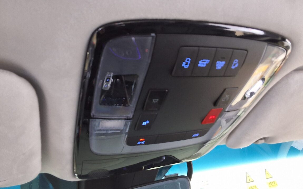 HYUNDAI STARIA 2.2 DIESEL LOUNGE 9-SEATER 2WD INSPIRATION 2023 - zdjęcie 20