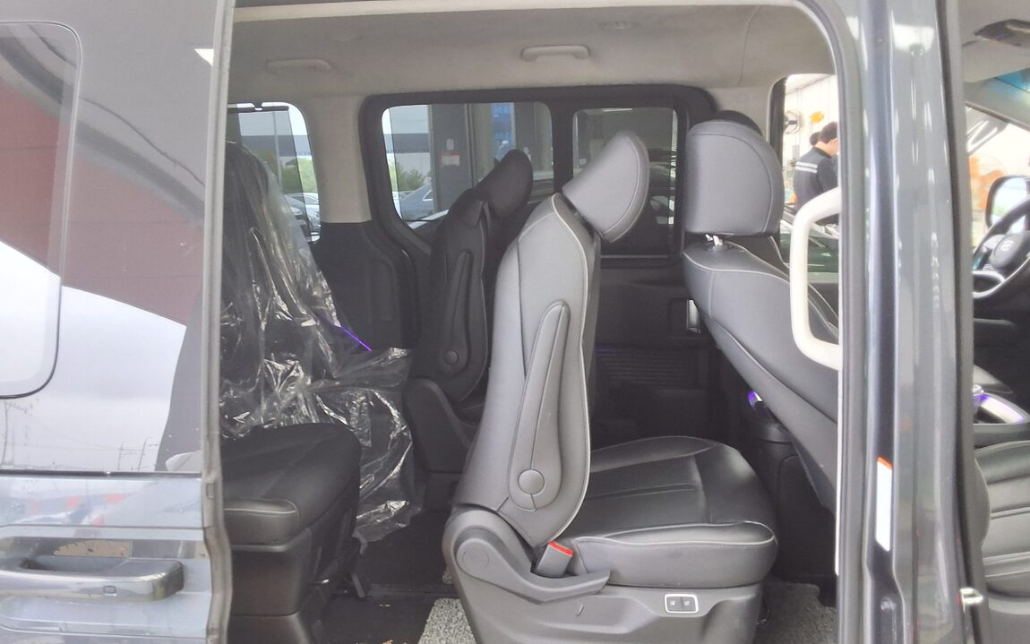 HYUNDAI STARIA 2.2 DIESEL LOUNGE 9-SEATER 2WD INSPIRATION 2023 - zdjęcie 13