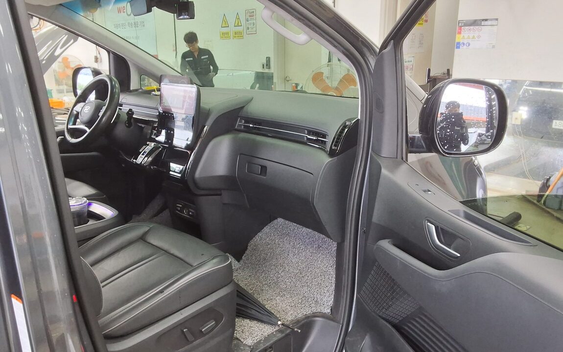 HYUNDAI STARIA 2.2 DIESEL LOUNGE 9-SEATER 2WD INSPIRATION 2023 - zdjęcie 14