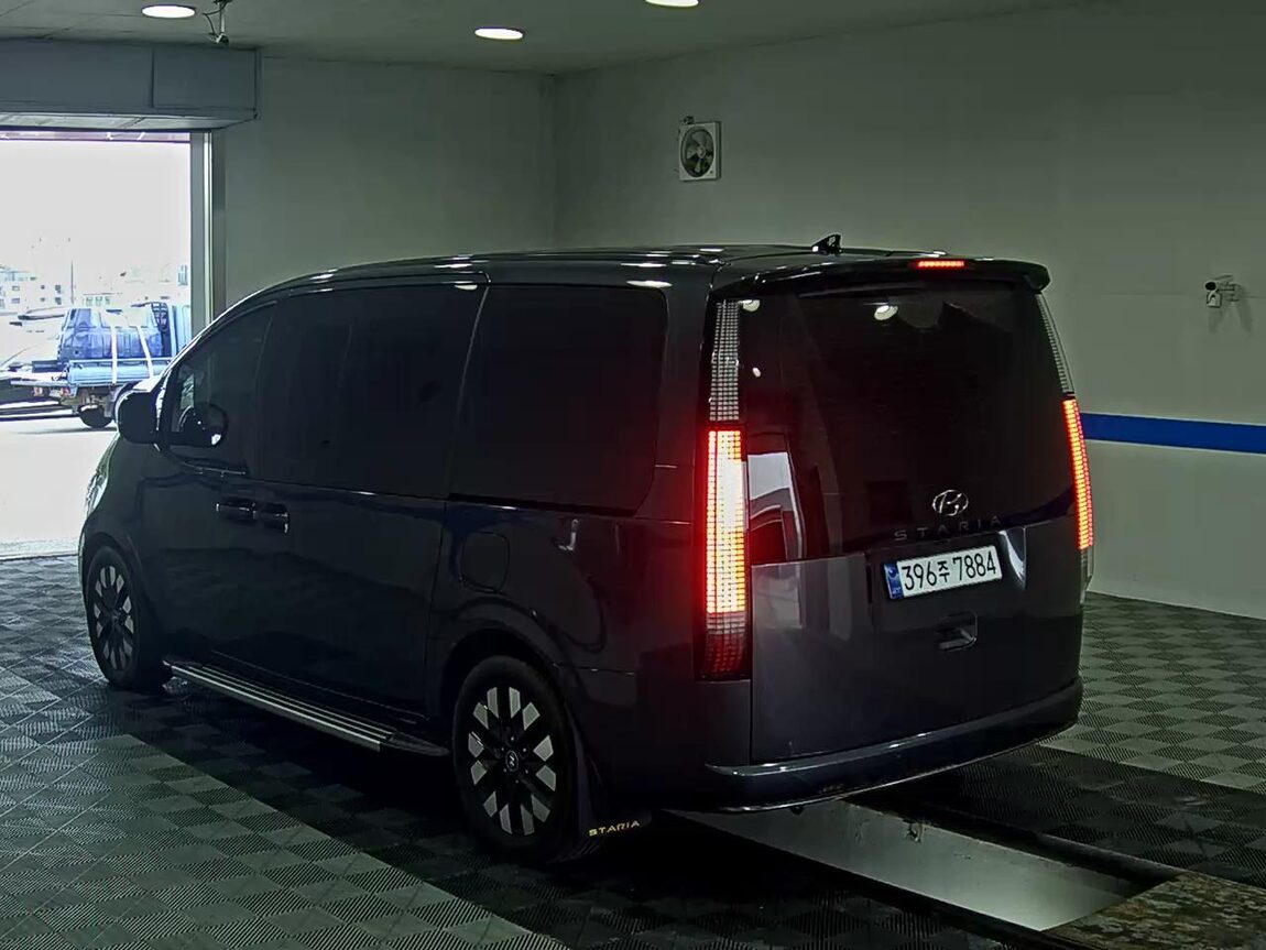 HYUNDAI STARIA 2.2 DIESEL LOUNGE 9-SEATER 2WD INSPIRATION 2023 - zdjęcie 6