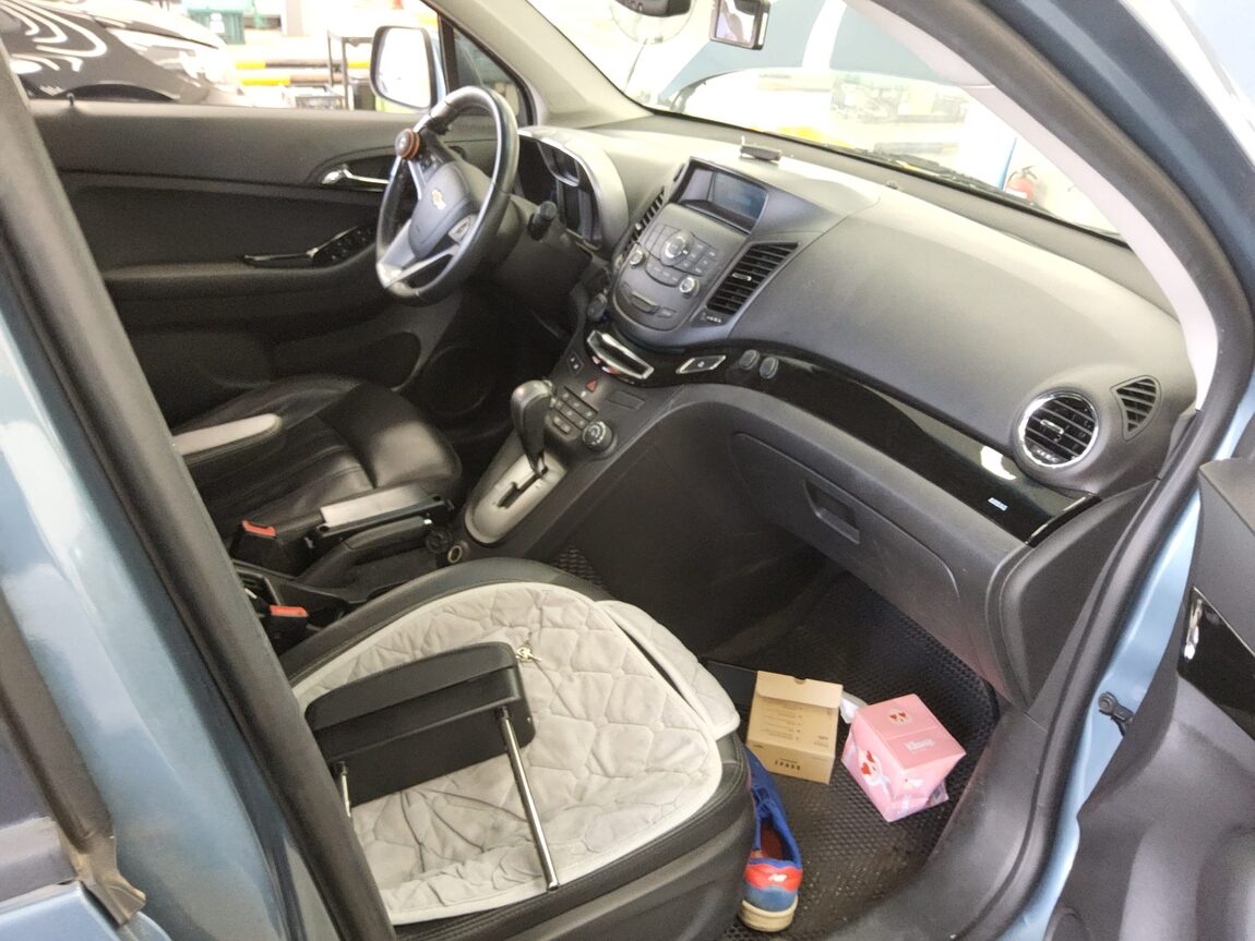 CHEVROLET (DAEWOO) ORLANDO 2.0 DIESEL LT SAFETY PACK 2014 - zdjęcie 14