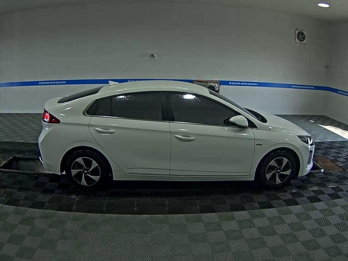 HYUNDAI IONIQ HYBRID N 2017 - zdjęcie 4