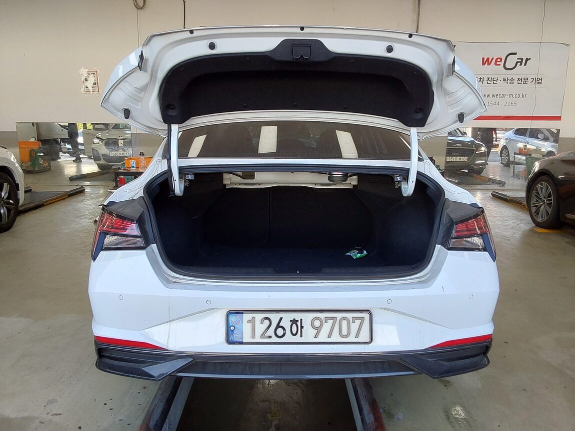 HYUNDAI AVANTE (CN7) 1.6 GASOLINE INSPIRATION 2023 - zdjęcie 15