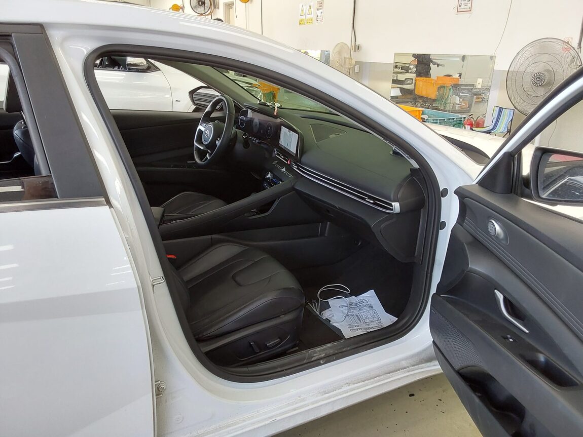 HYUNDAI AVANTE (CN7) 1.6 GASOLINE INSPIRATION 2023 - zdjęcie 14
