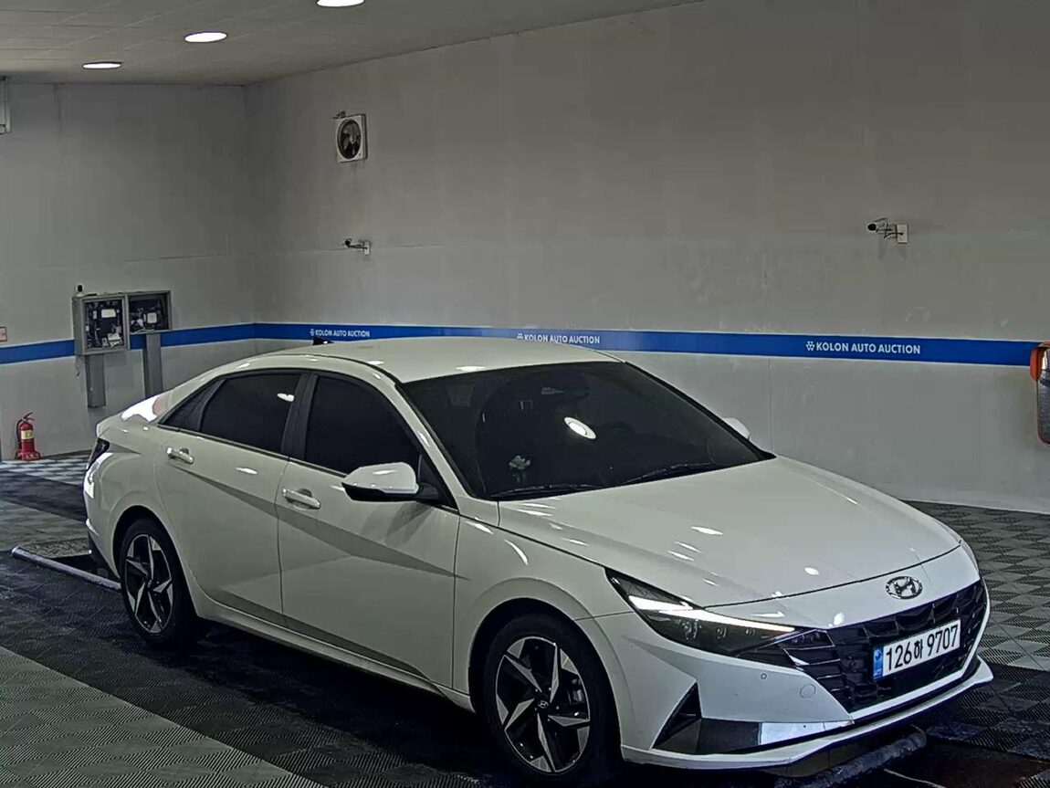 HYUNDAI AVANTE (CN7) 1.6 GASOLINE INSPIRATION 2023 - zdjęcie 3