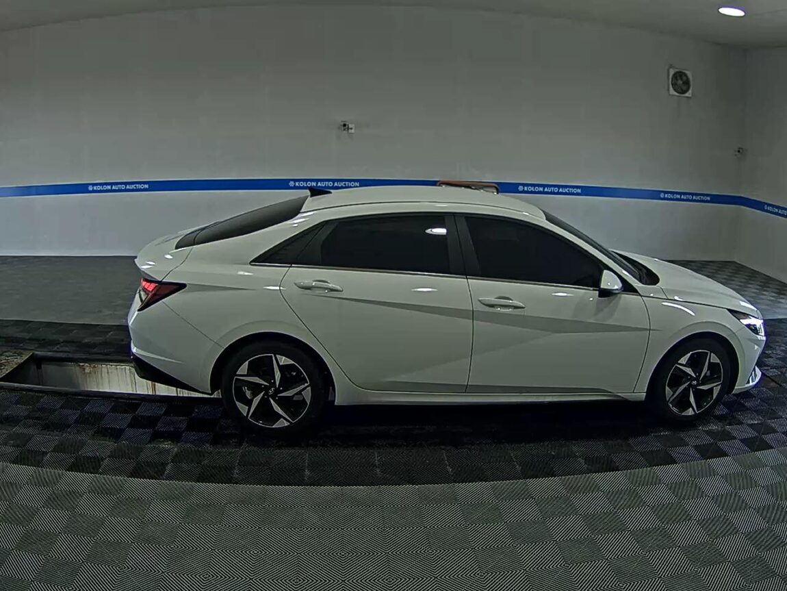HYUNDAI AVANTE (CN7) 1.6 GASOLINE INSPIRATION 2023 - zdjęcie 4