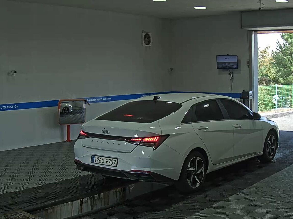 HYUNDAI AVANTE (CN7) 1.6 GASOLINE INSPIRATION 2023 - zdjęcie 5