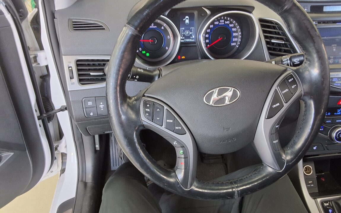 HYUNDAI THE NEW AVANTE MD 1.6 VGT MODERN 2015 - zdjęcie 17