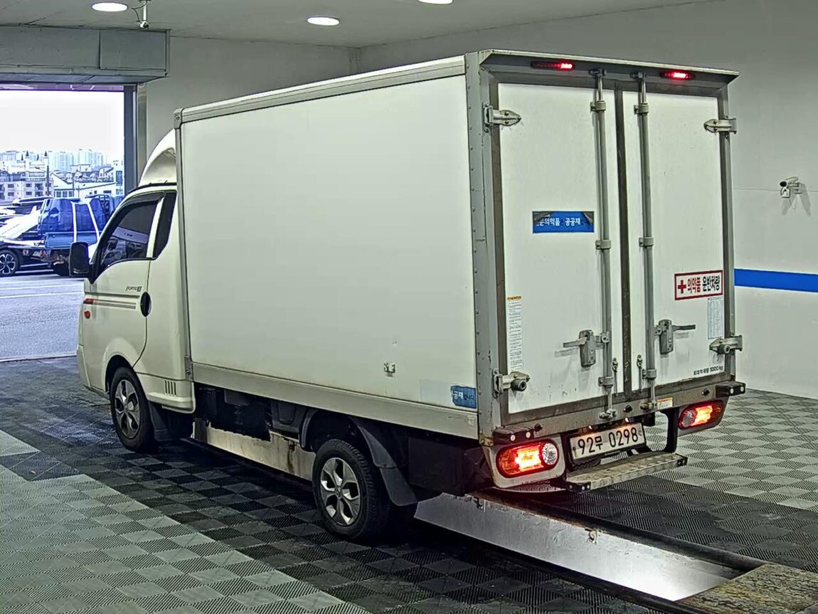 HYUNDAI PORTER II REFRIGERATED BOX TRUCK SUPER CAB 2018 - zdjęcie 6