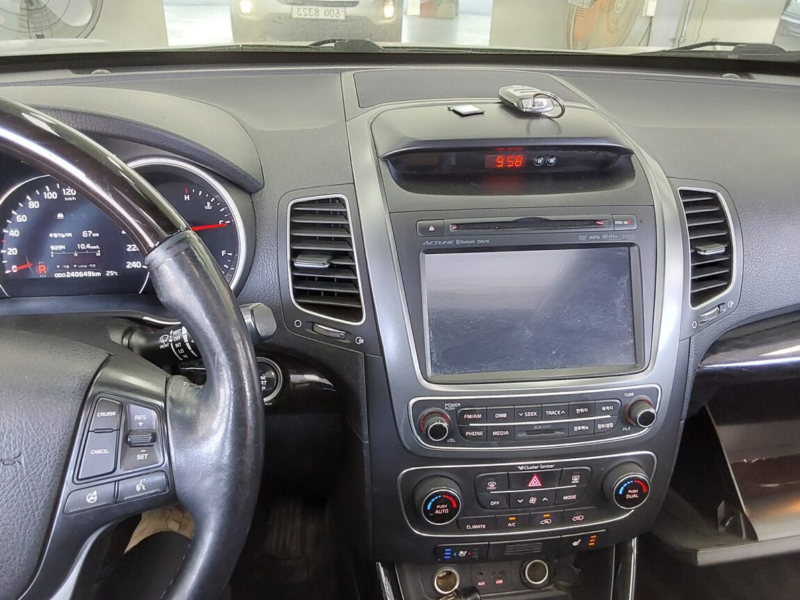 KIA NEW SORENTO R R2.0 2WD TLX SPECIAL 2013 - zdjęcie 17