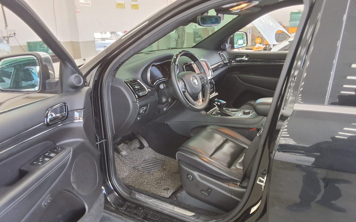 JEEP GRAND CHEROKEE (WK2) 3.0 V6 TURBO DIESEL OVERLAND 2019 - zdjęcie 10