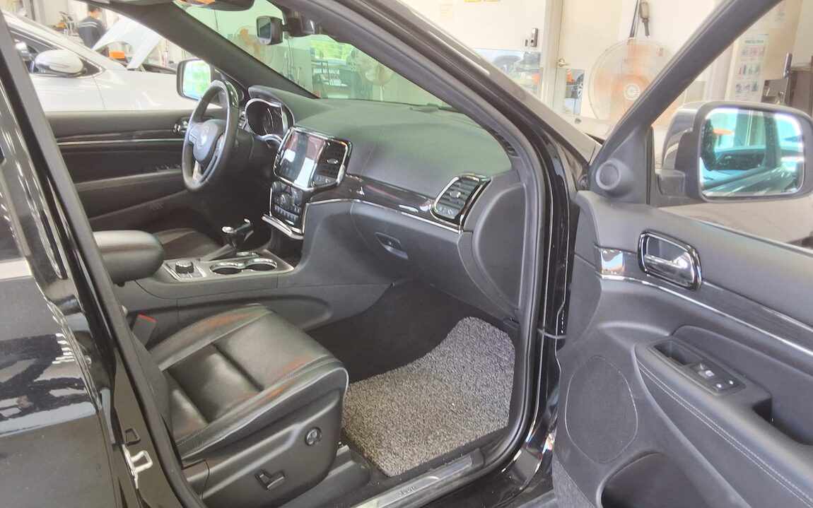 JEEP GRAND CHEROKEE (WK2) 3.0 V6 TURBO DIESEL OVERLAND 2019 - zdjęcie 14