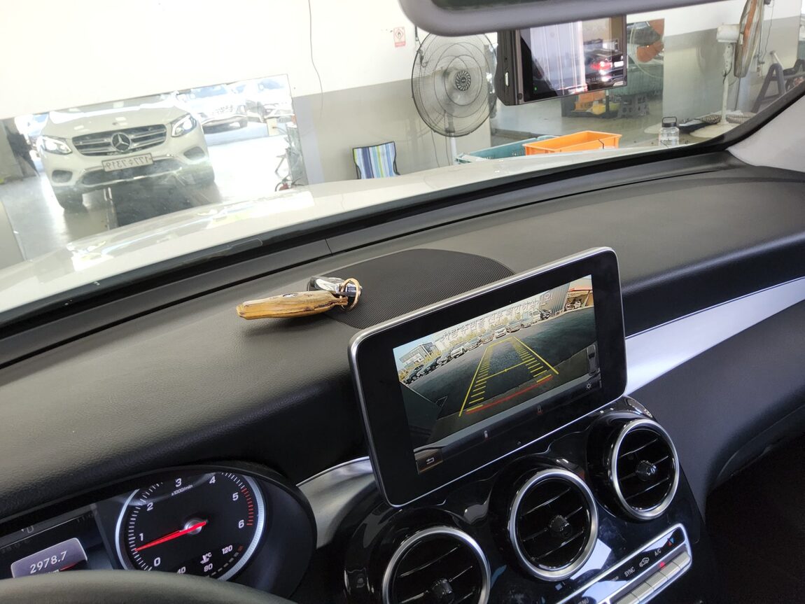 MERCEDES-BENZ GLC-CLASS GLC 220d 4MATIC 2018 - zdjęcie 17